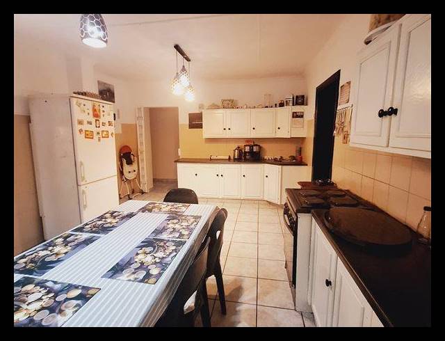 4 BEDROOM HOUSE FOR SALE IN KEMPTON PARK WEST